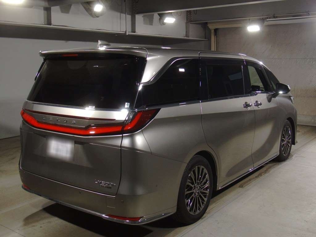 LEXUS LM500H