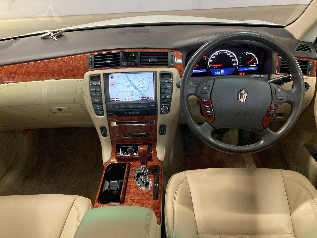 TOYOTA CROWN