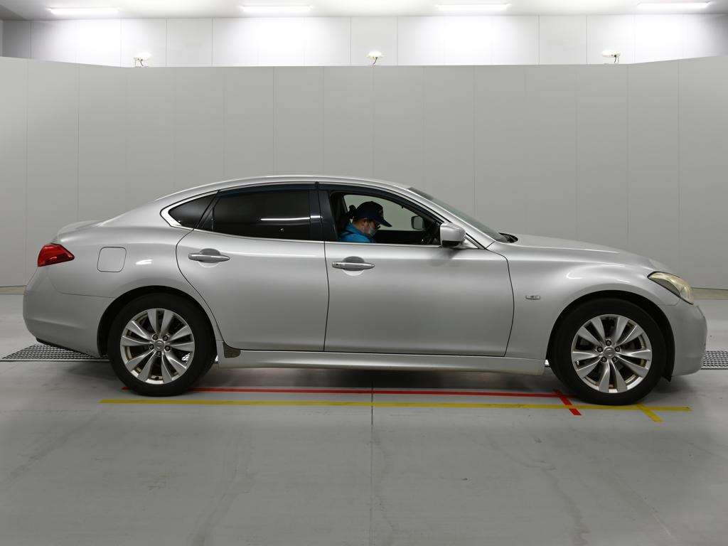 NISSAN FUGA