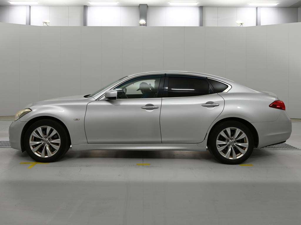 NISSAN FUGA