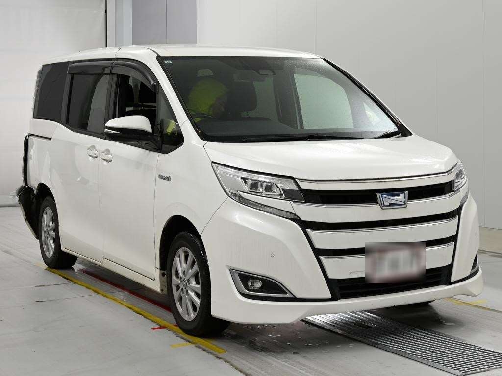 TOYOTA NOAH