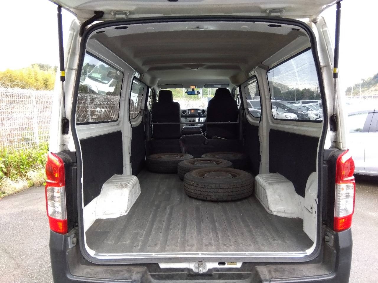 NISSAN NV350 CARAVAN