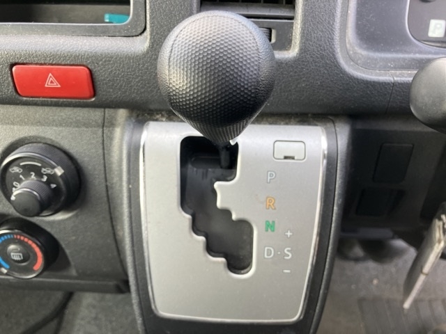 TOYOTA REGIUS ACE