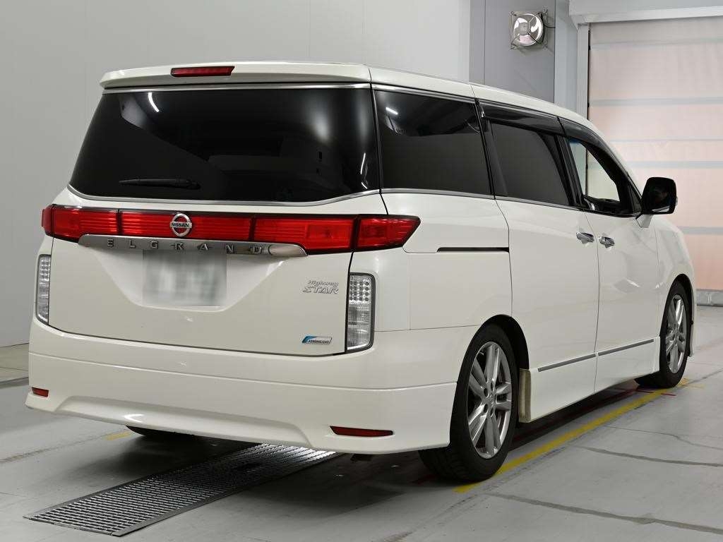 NISSAN ELGRAND
