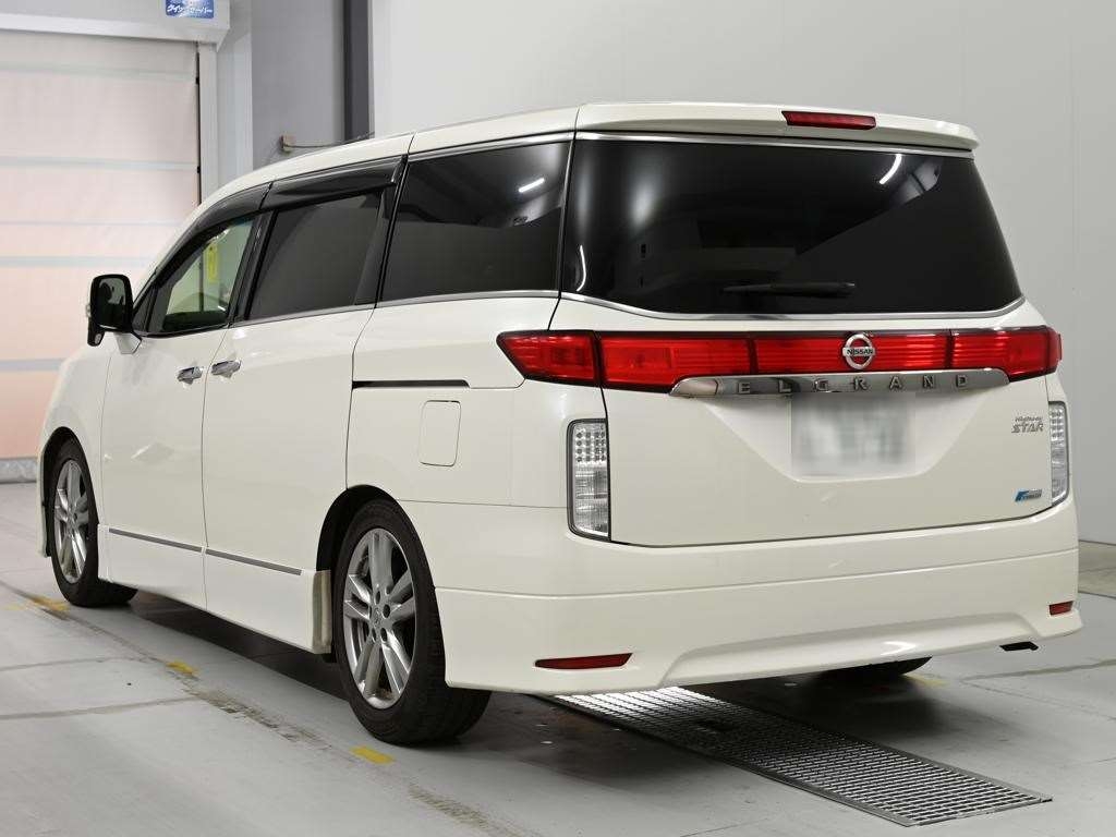 NISSAN ELGRAND