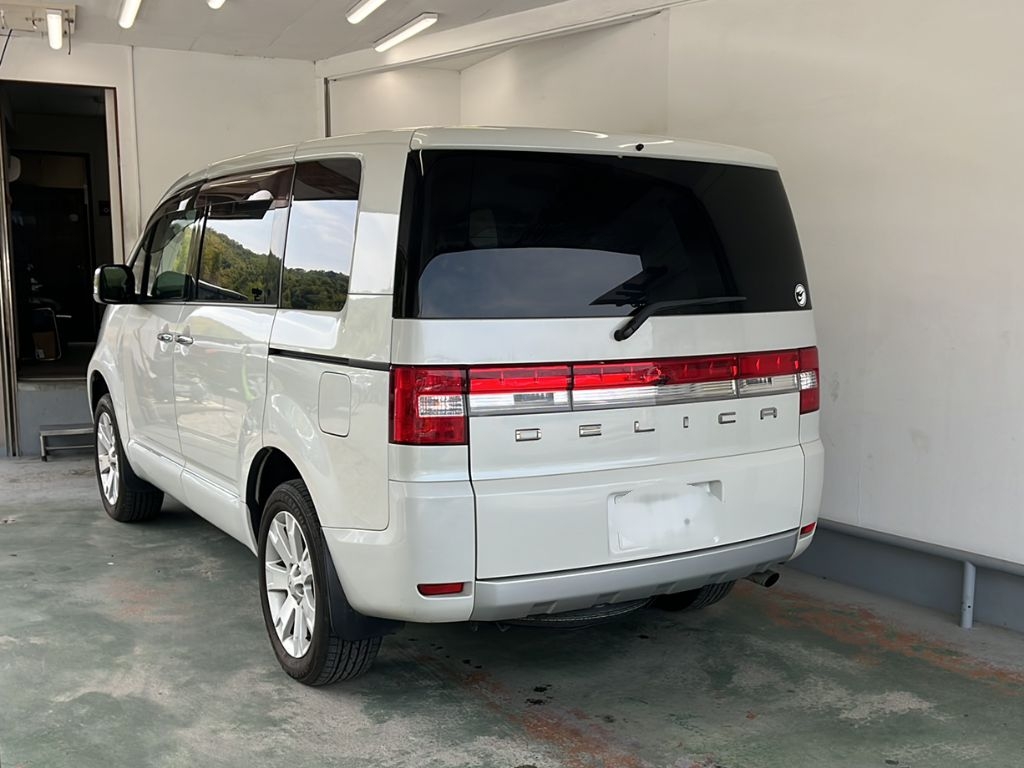 MITSUBISHI DELICA D:5
