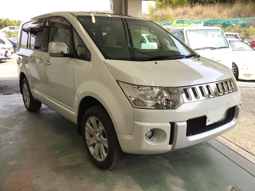MITSUBISHI DELICA D:5