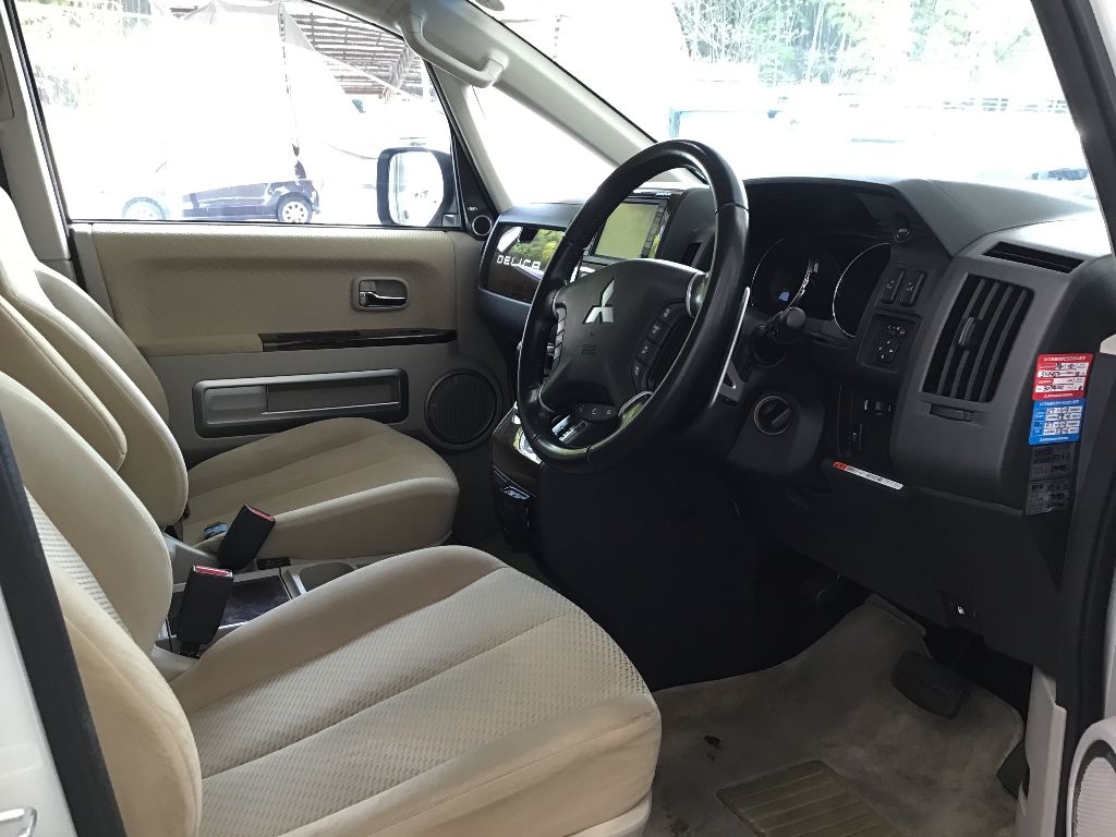 MITSUBISHI DELICA D:5