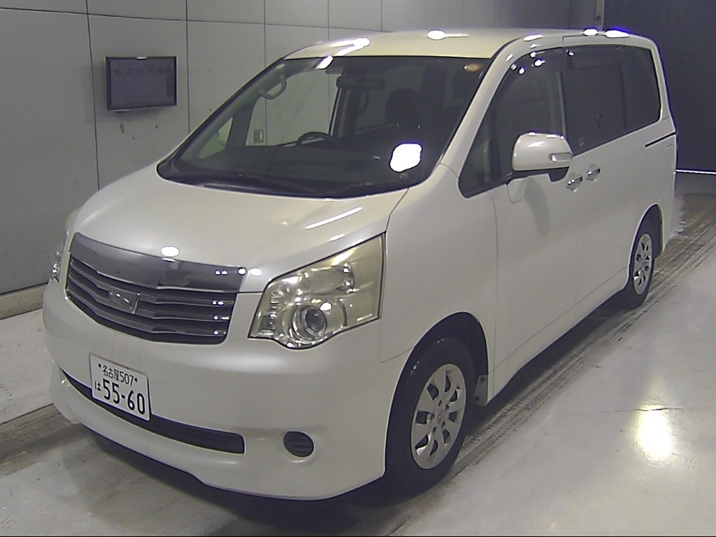 TOYOTA NOAH