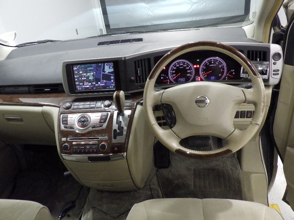NISSAN ELGRAND