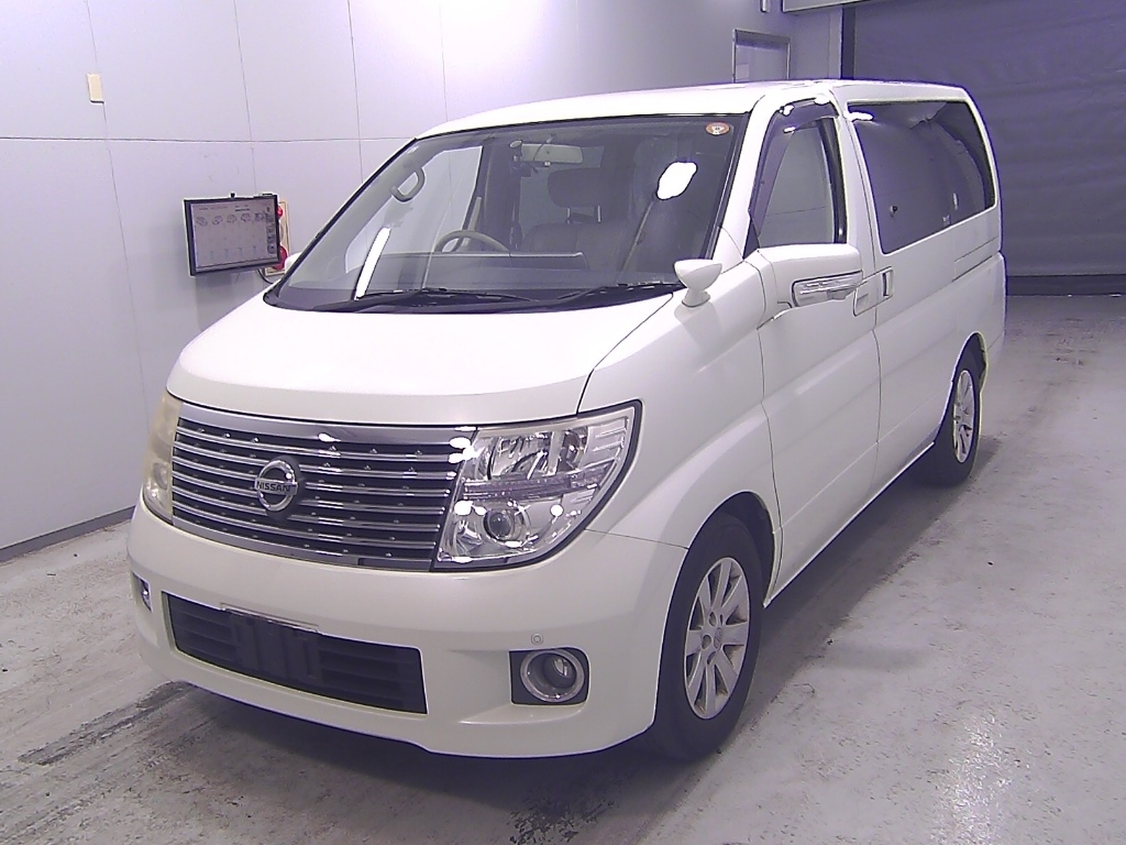 NISSAN ELGRAND