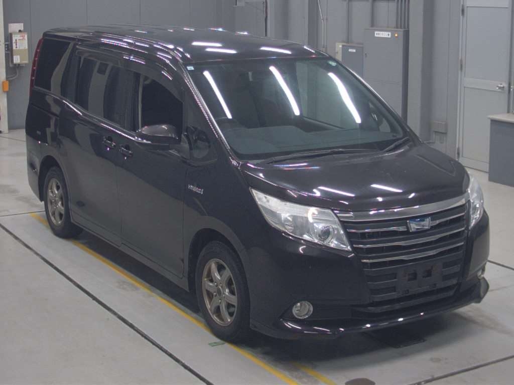 TOYOTA NOAH