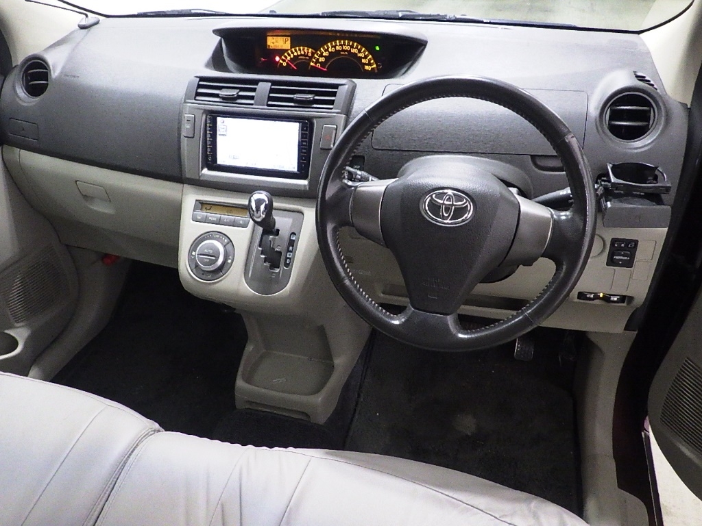 TOYOTA PASSO SETTE