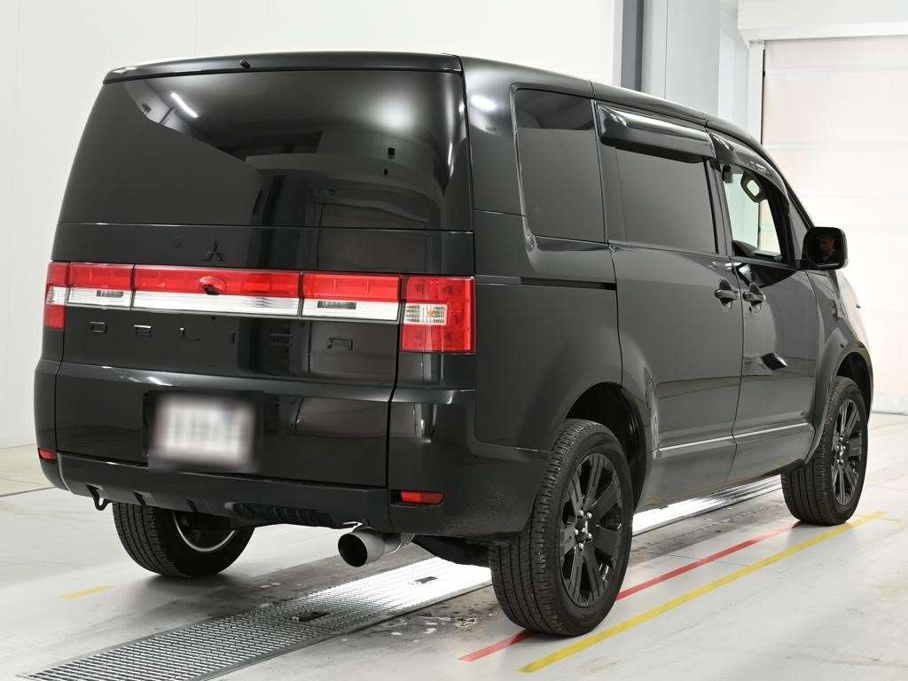 MITSUBISHI DELICA D:5