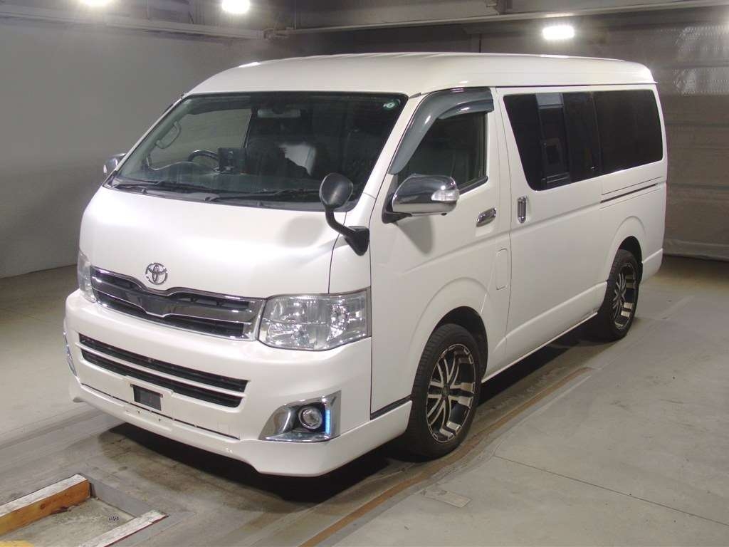 TOYOTA HIACE