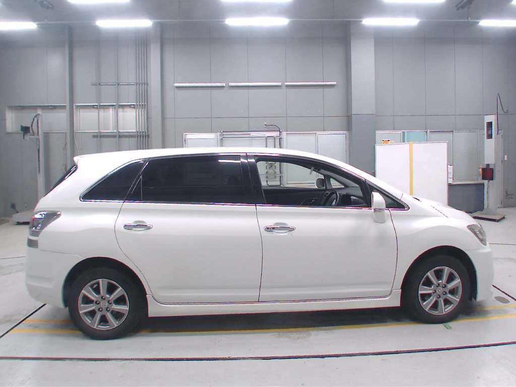 TOYOTA MARK X ZIO