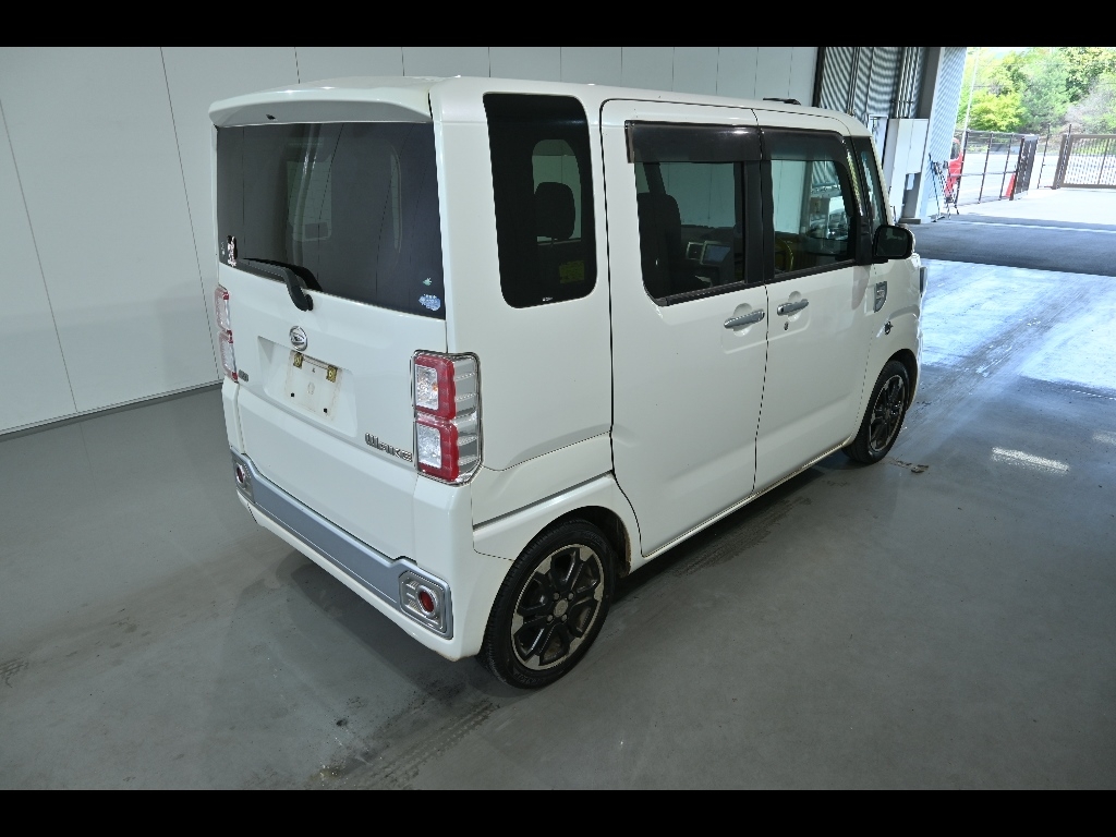 DAIHATSU WAKE