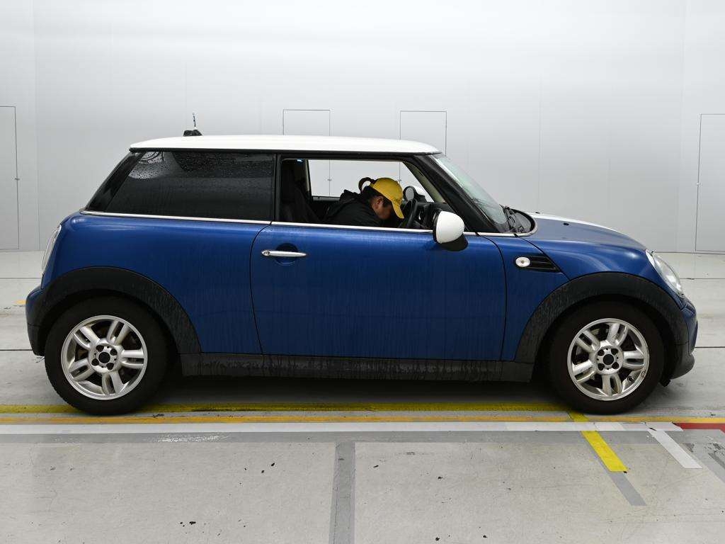 MINI HATCH