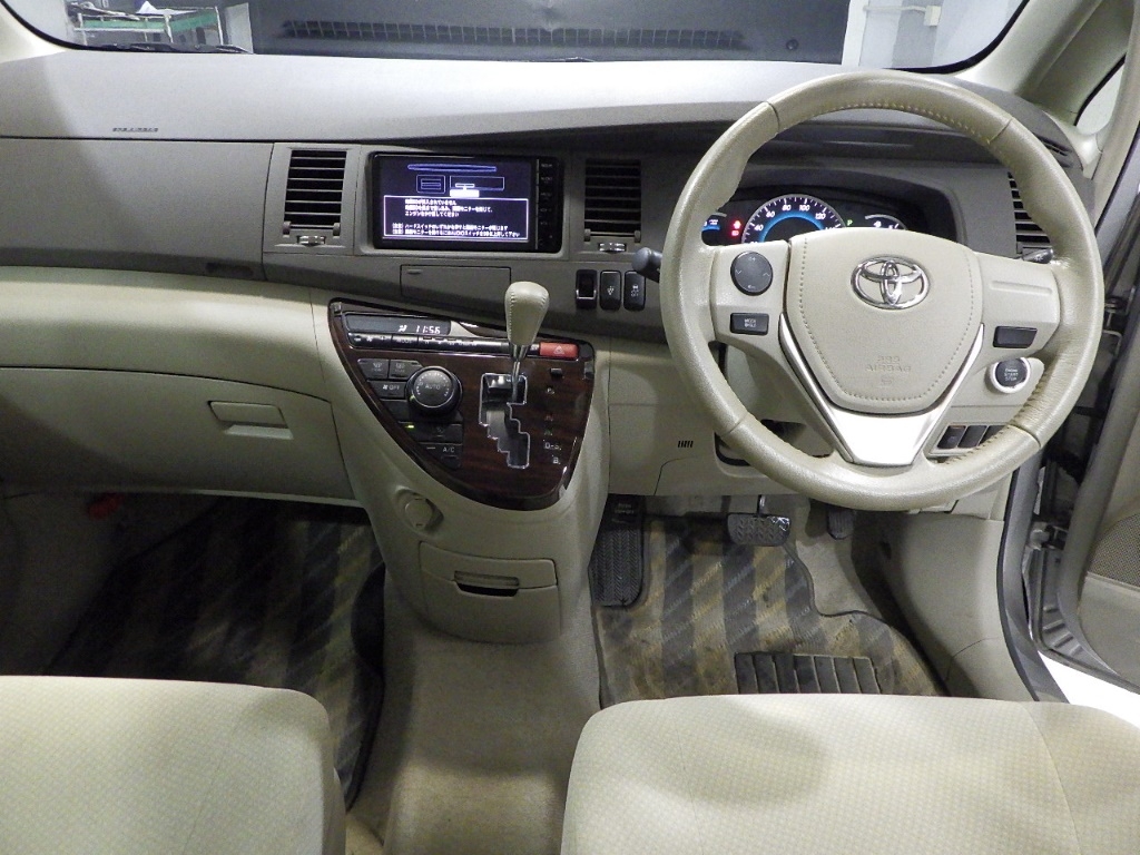 TOYOTA ISIS