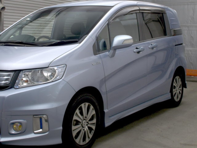 HONDA FREED SPIKE
