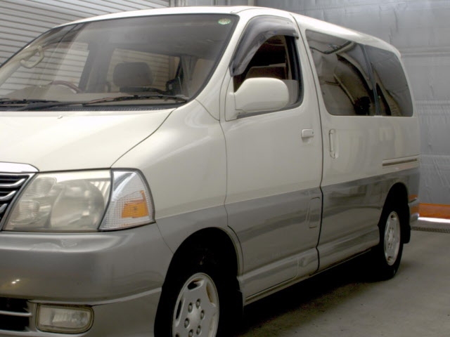 TOYOTA GRAND HIACE