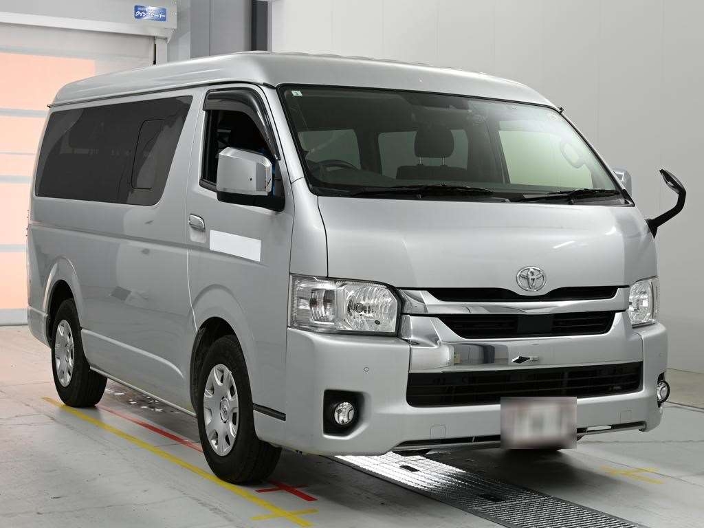 TOYOTA HIACE