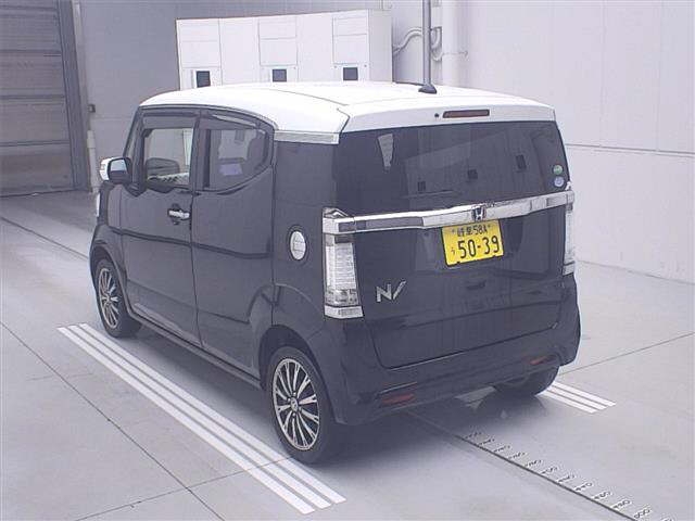 HONDA N-BOX SLASH