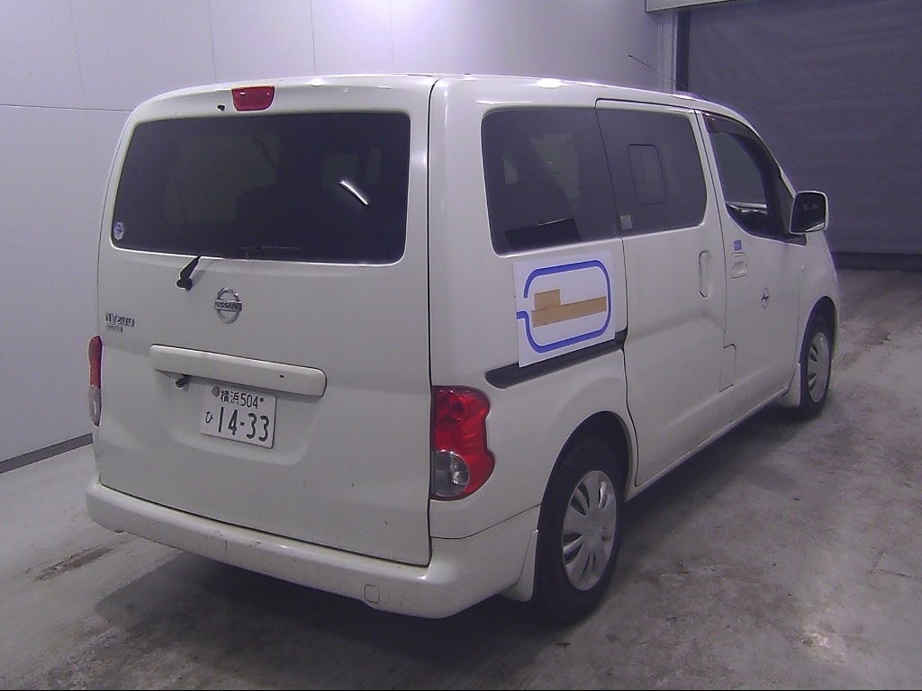 NISSAN NV200