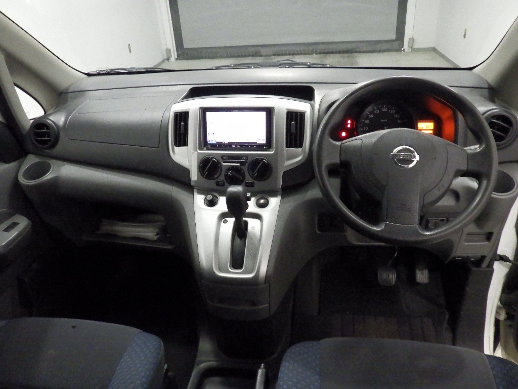 NISSAN NV200