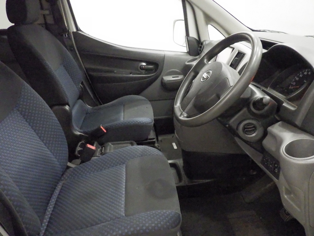 NISSAN NV200