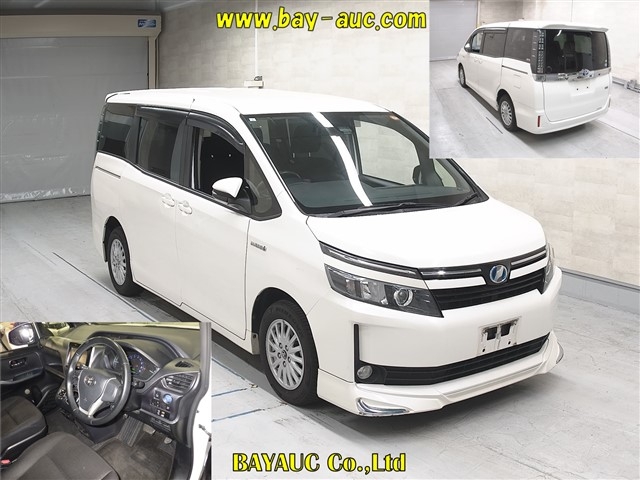 TOYOTA VOXY