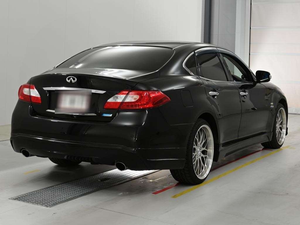 NISSAN FUGA
