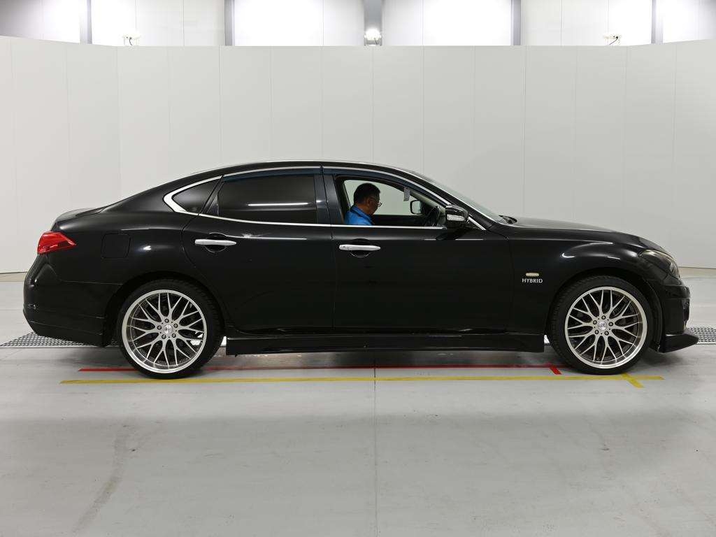 NISSAN FUGA