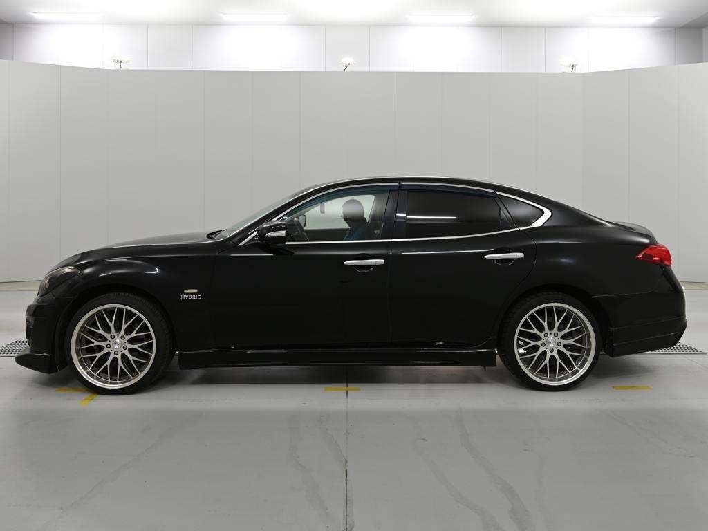 NISSAN FUGA