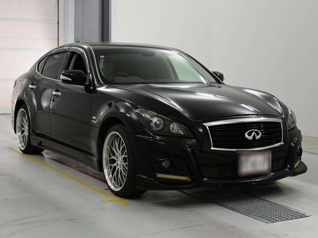 NISSAN FUGA