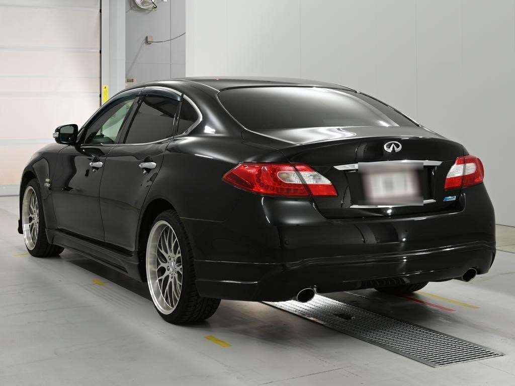 NISSAN FUGA