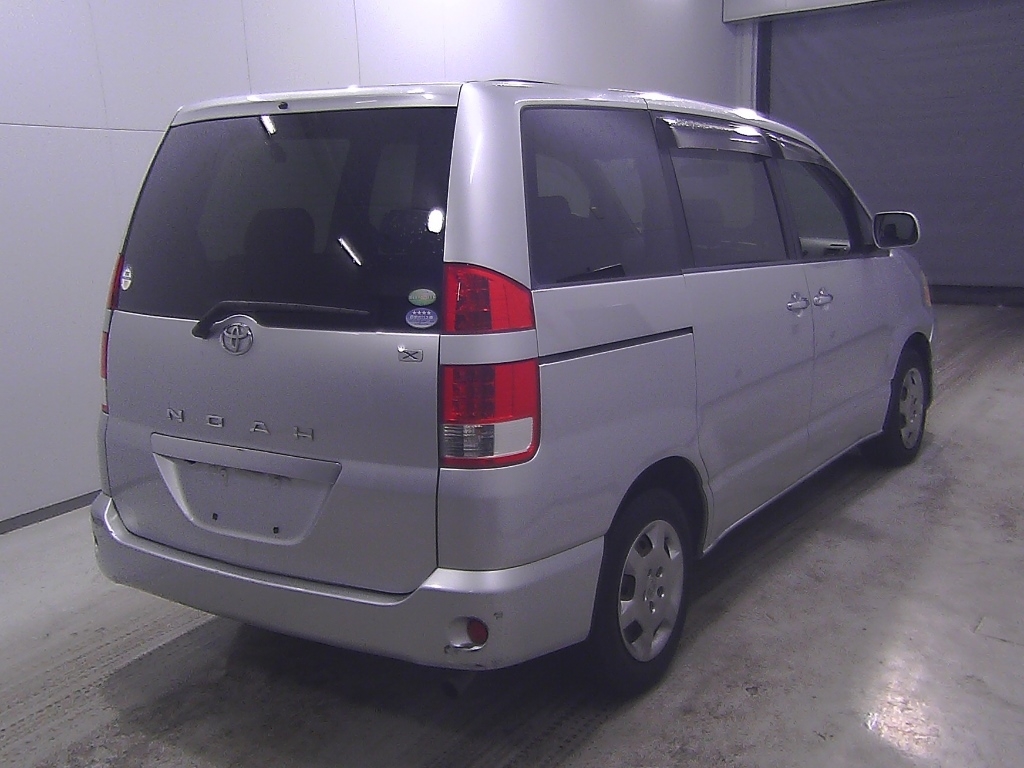 TOYOTA NOAH