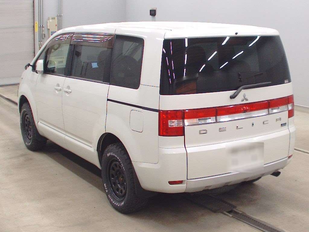 MITSUBISHI DELICA D:5