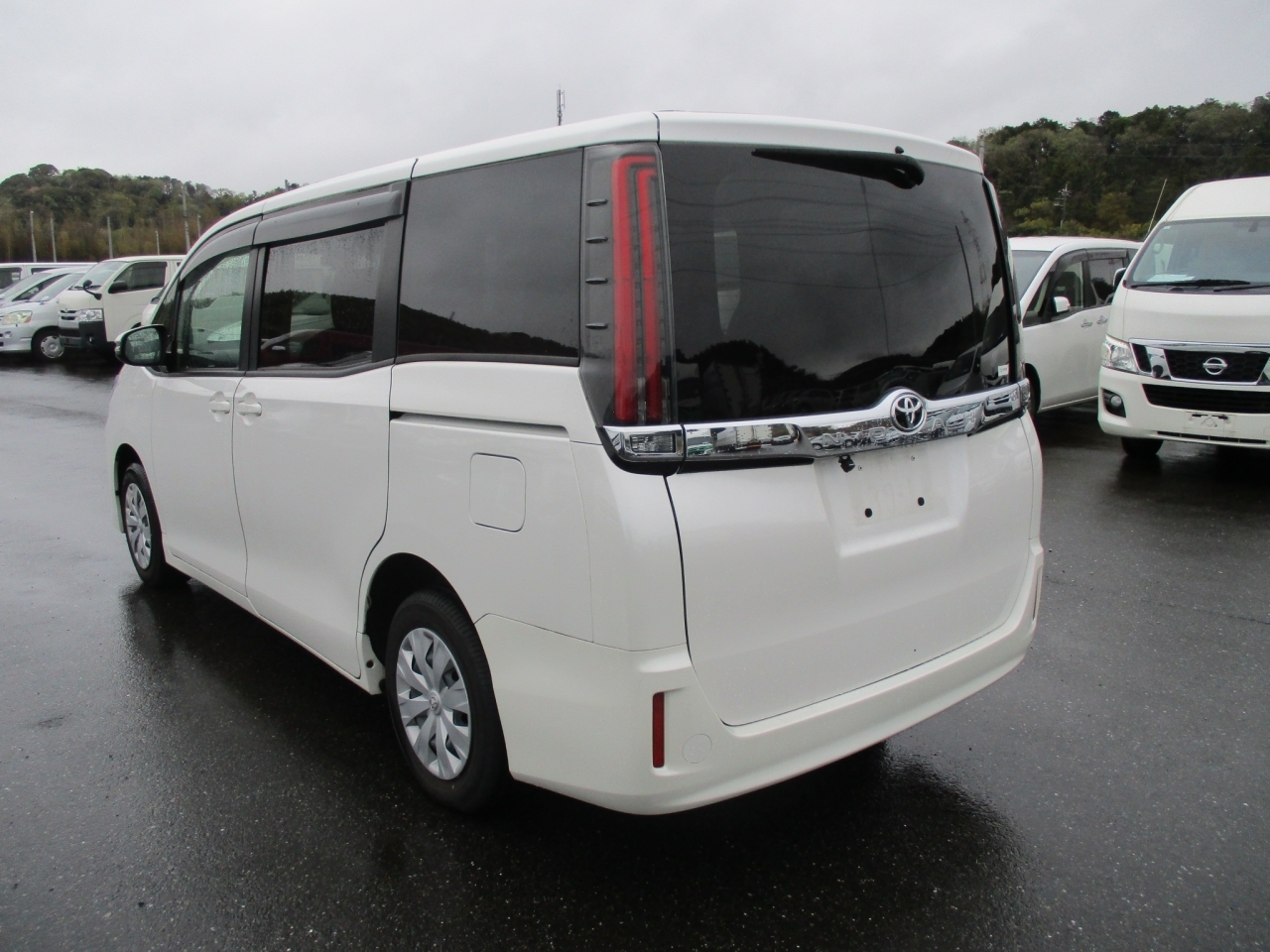 TOYOTA NOAH