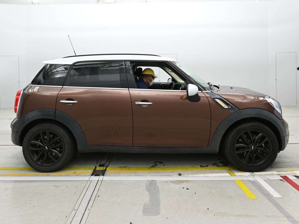 MINI CROSSOVER