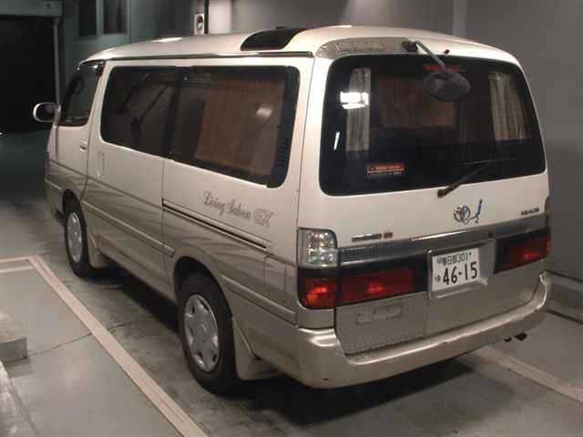 TOYOTA HIACE