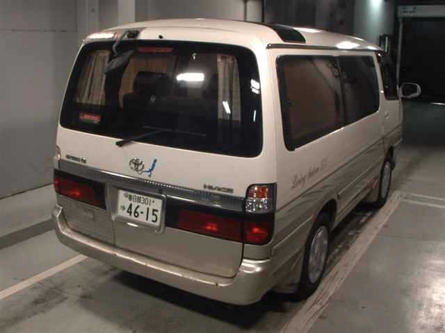 TOYOTA HIACE