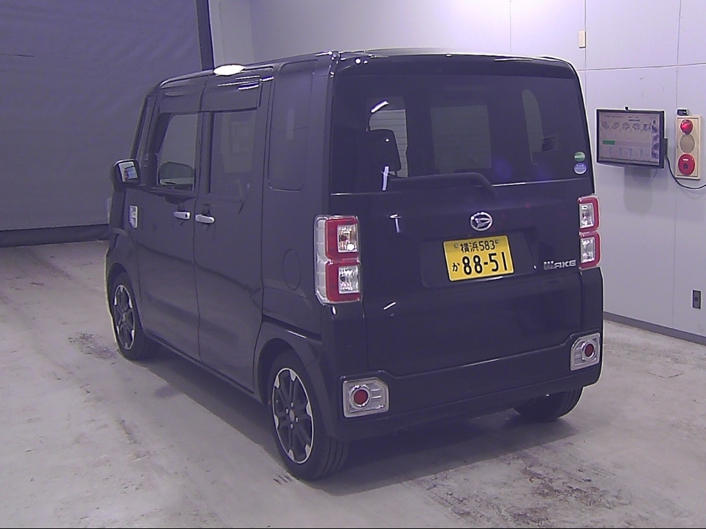 DAIHATSU WAKE