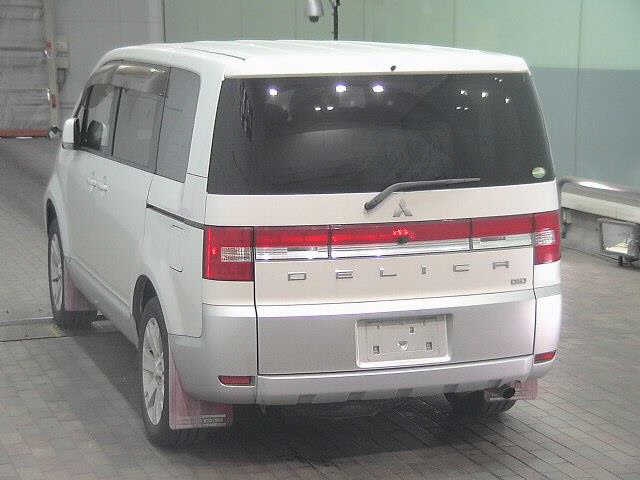 MITSUBISHI DELICA D:5