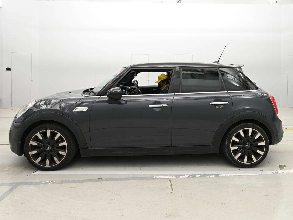 MINI HATCH
