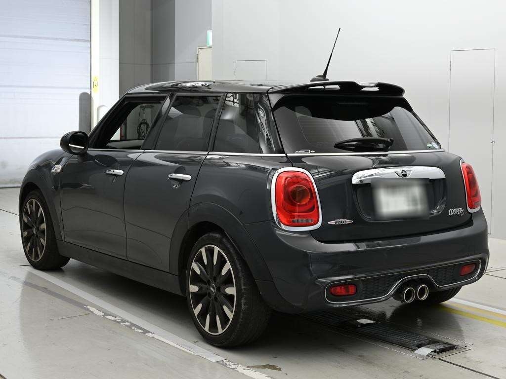 MINI HATCH