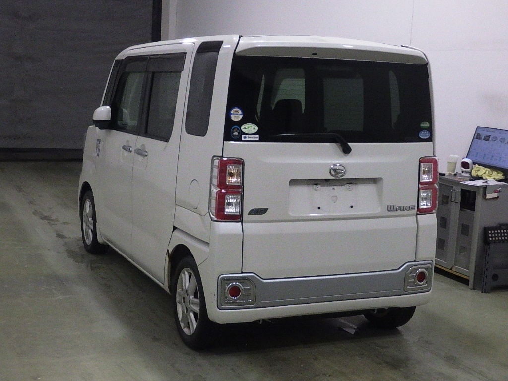 DAIHATSU WAKE