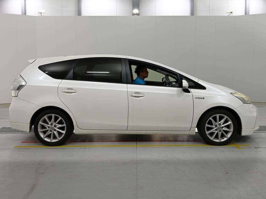 TOYOTA PRIUS ALPHA
