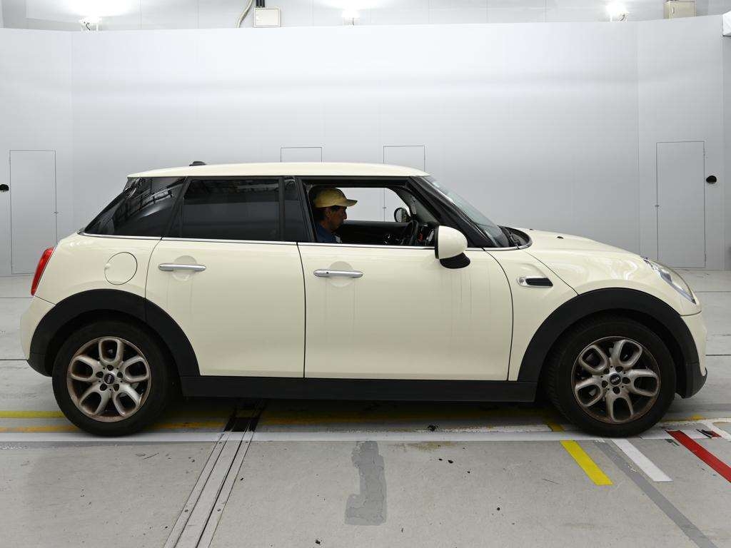 MINI HATCH
