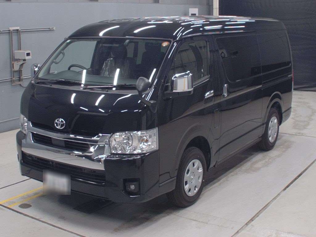 TOYOTA HIACE